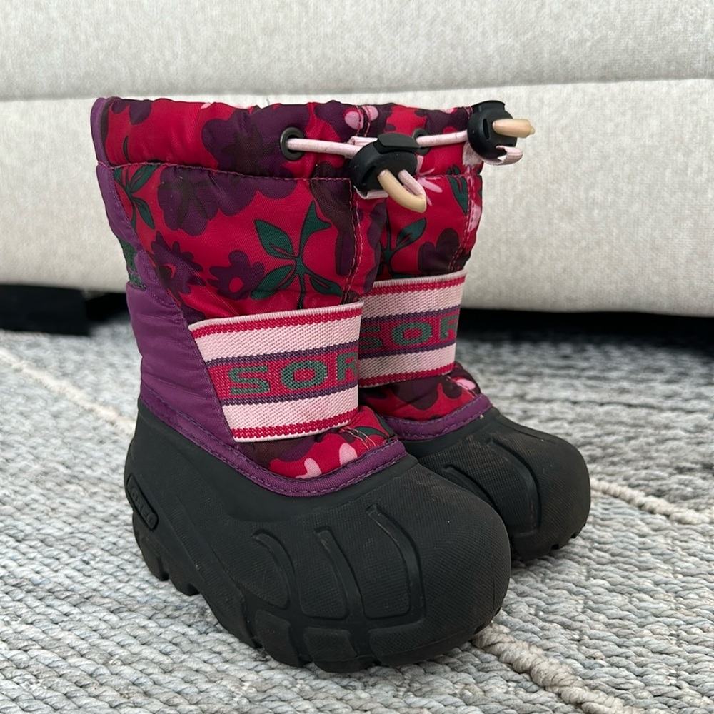 Toddler Sorel snow boots. Size 6.